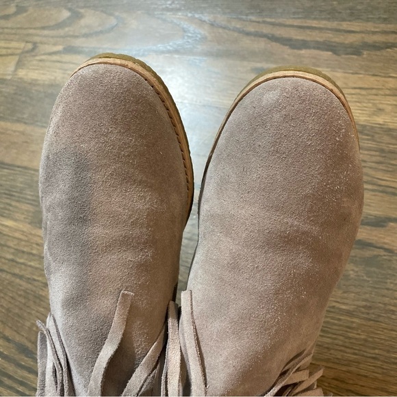 KATE SPADE BITSY SUEDE FRINGE ANKLE BOOTS Size 9.5 - Picture 9 of 13